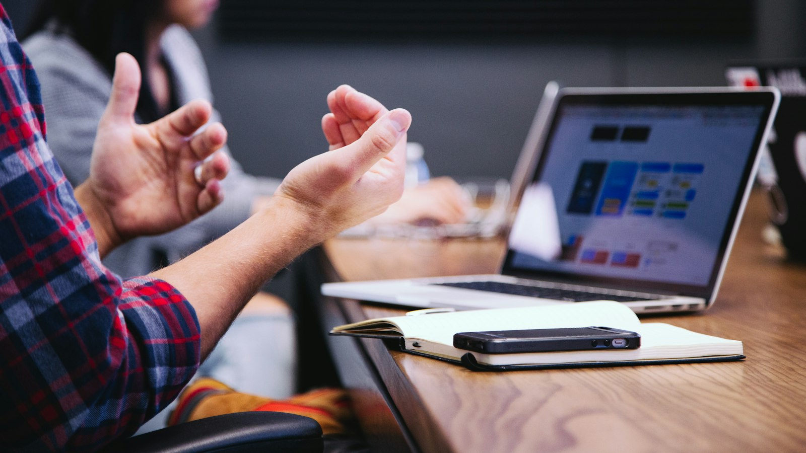 Cuộc họp B2B với khách hàng doanh nghiệp