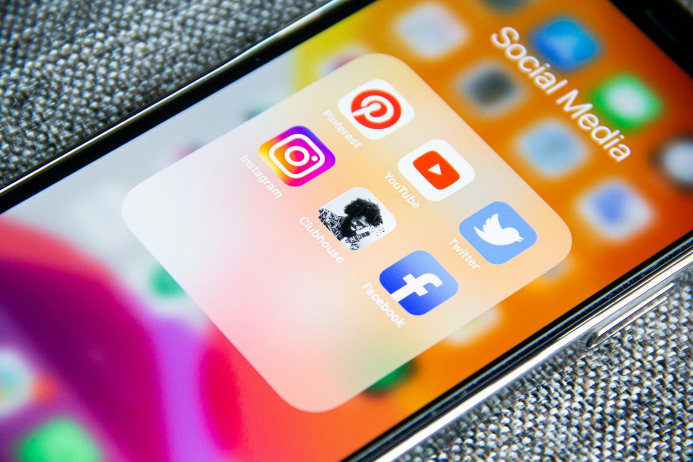 Ứng dụng mạng xã hội và TikTok trên điện thoại