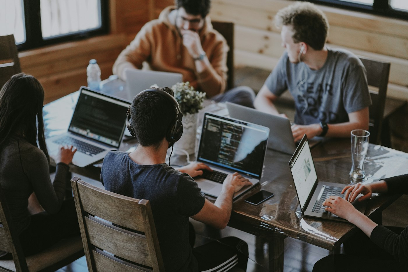 Đội ngũ thiết kế website doanh nghiệp